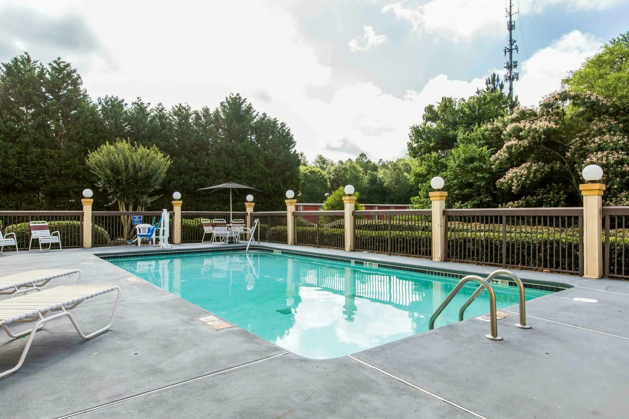 Royal Palms Inn Stockbridge Exterior photo